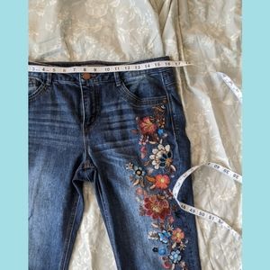 Democracy Floral Embroidered Ankle Jeans - Blue